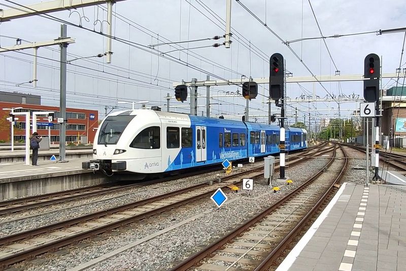Vechtdallijnen GTW tijdens Koningsdag op de lijn Arnhem - Zevenaar